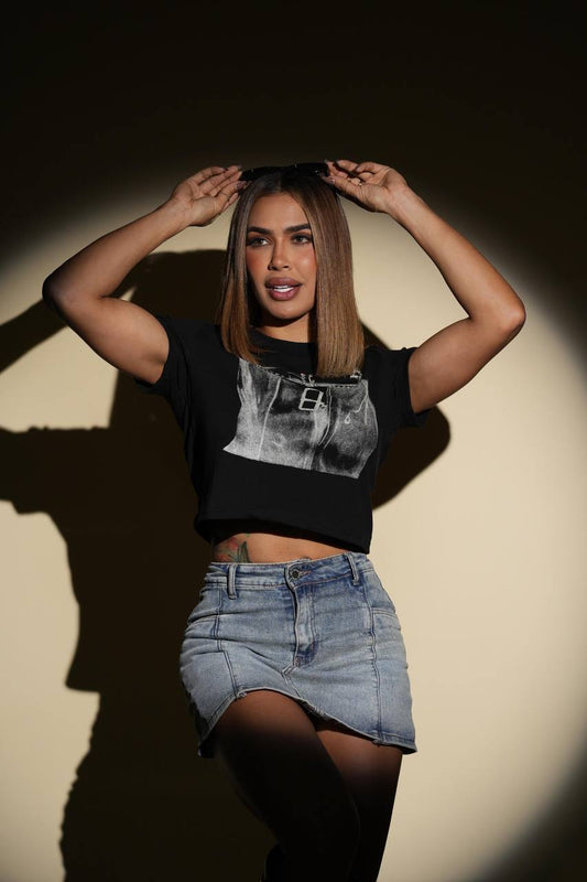 Women’s Crop Top – Modern Graphic Design