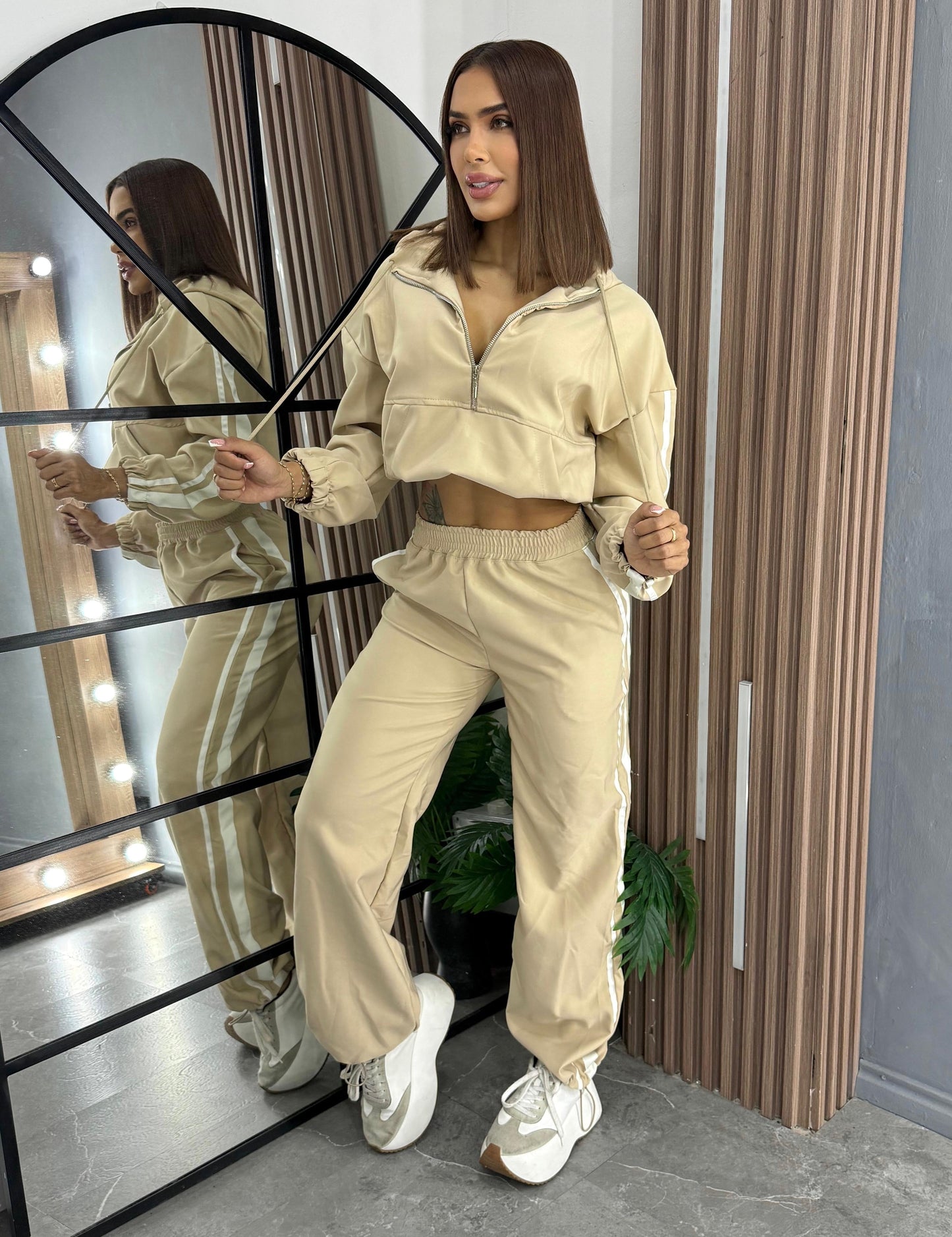 Chic Tailored Pants & Cropped Jacket Set